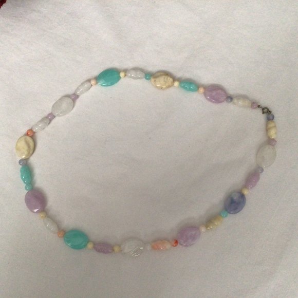 Vintage mixed pastel color, mixed size and shape plastic bead necklace - Picture 6 of 6